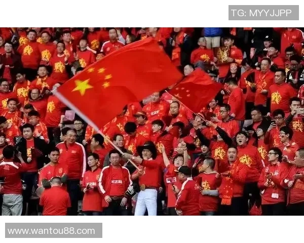 国足与韩国激战全场球迷齐声合唱展现团结与激情